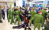Hành khách gây rối trật tự công cộng tại sân bay Nội Bài sẽ bị khống chế như thế nào?