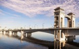 Cận cảnh hình ảnh cầu Trần Hưng Đạo theo phong cách cổ điển Đông Dương