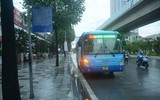 Hình ảnh xe buýt Hà Nội lăn bánh sau nhiều tháng “đắp chiếu”