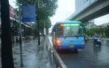 Hình ảnh xe buýt Hà Nội lăn bánh sau nhiều tháng “đắp chiếu”