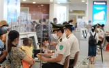 Dòng người ùn ùn đổ về sân bay quốc tế Nội Bài rời Thủ đô nghỉ lễ Quốc khánh