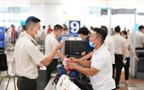 Dòng người ùn ùn đổ về sân bay quốc tế Nội Bài rời Thủ đô nghỉ lễ Quốc khánh