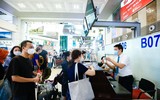 Dòng người ùn ùn đổ về sân bay quốc tế Nội Bài rời Thủ đô nghỉ lễ Quốc khánh
