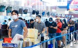 Dòng người ùn ùn đổ về sân bay quốc tế Nội Bài rời Thủ đô nghỉ lễ Quốc khánh