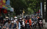 Dòng người nườm nượp rời Thủ đô nghỉ lễ, đường phố, bến xe đông đúc