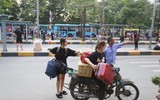 Dòng người nườm nượp rời Thủ đô nghỉ lễ, đường phố, bến xe đông đúc