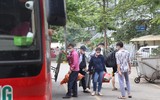 Người dân “tay xách, nách mang” trở lại Thủ đô sau kỳ nghỉ lễ kéo dài