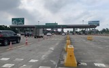 Người dân “tay xách, nách mang” trở lại Thủ đô sau kỳ nghỉ lễ kéo dài