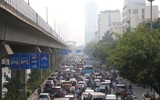 Người dân chật vật dưới nắng nóng vượt 8 