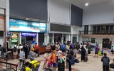 Người dân ùn ùn trở lại Thủ đô, bến xe, nhà ga chen kín người