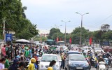 Người dân ùn ùn trở lại Thủ đô, bến xe, nhà ga chen kín người