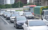 Người dân ùn ùn trở lại Thủ đô, bến xe, nhà ga chen kín người