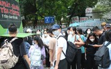 Người dân ùn ùn trở lại Thủ đô, bến xe, nhà ga chen kín người