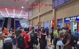 Sân bay, nhà ga, đường phố đông nghẹt người dân rời Thủ đô