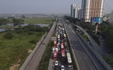 Sân bay, nhà ga, đường phố đông nghẹt người dân rời Thủ đô