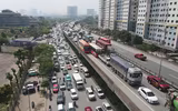 Sân bay, nhà ga, đường phố đông nghẹt người dân rời Thủ đô