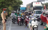 Sân bay, nhà ga, đường phố đông nghẹt người dân rời Thủ đô
