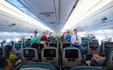 Tái hiện lịch sử đồng phục tiếp viên trên những chuyến bay đặc biệt