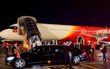 Tổng thống Litva đến Hà Nội trên chuyên cơ Vietjet