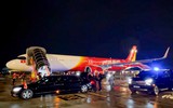 Tổng thống Litva đến Hà Nội trên chuyên cơ Vietjet