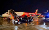 Tổng thống Litva đến Hà Nội trên chuyên cơ Vietjet