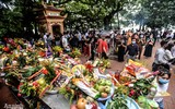  [ẢNH] Nghìn người chen chân đi lễ Phủ Tây Hồ, nhiều trường hợp không đeo khẩu trang
