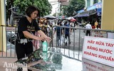  [ẢNH] Nghìn người chen chân đi lễ Phủ Tây Hồ, nhiều trường hợp không đeo khẩu trang
