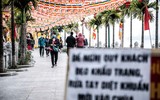 Hà Nội: Người dân thực hiện nghiêm biện pháp phòng dịch Covid-19 ngày mùng 1 Tết Tân Sửu 
