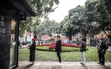 Hà Nội: Người dân thực hiện nghiêm biện pháp phòng dịch Covid-19 ngày mùng 1 Tết Tân Sửu 