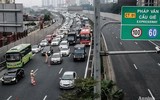 Ảnh: Người dân đeo khẩu trang kín mít, đổ về Thủ đô sau nghỉ Tết