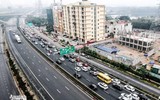 Ảnh: Người dân đeo khẩu trang kín mít, đổ về Thủ đô sau nghỉ Tết