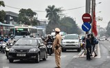 Ảnh: Người dân đeo khẩu trang kín mít, đổ về Thủ đô sau nghỉ Tết