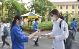 Chùm ảnh: Bộ trưởng Bộ GD&ĐT kiểm tra tại điểm thi THPT Chu Văn An, Hà Nội