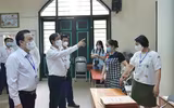 Chùm ảnh: Bộ trưởng Bộ GD&ĐT kiểm tra tại điểm thi THPT Chu Văn An, Hà Nội