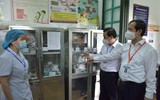 Chùm ảnh: Bộ trưởng Bộ GD&ĐT kiểm tra tại điểm thi THPT Chu Văn An, Hà Nội