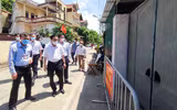 [ẢNH] Chuyến thị sát, kiểm tra chống dịch dày đặc của Trưởng Ban chỉ đạo phòng chống Covid-19 Hà Nội