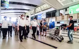 [ẢNH] Chuyến thị sát, kiểm tra chống dịch dày đặc của Trưởng Ban chỉ đạo phòng chống Covid-19 Hà Nội