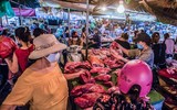 [ẢNH] Hà Nội ngày đầu giãn cách xã hội: Chen nhau đi chợ sớm, vẫn tập thể dục, cắt tóc ngoài đường...