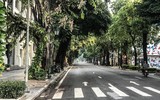 [ẢNH] Hà Nội ngày đầu giãn cách xã hội: Chen nhau đi chợ sớm, vẫn tập thể dục, cắt tóc ngoài đường...