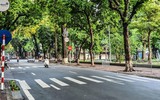 [ẢNH] Hà Nội ngày đầu giãn cách xã hội: Chen nhau đi chợ sớm, vẫn tập thể dục, cắt tóc ngoài đường...