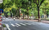 [ẢNH] Hà Nội ngày đầu giãn cách xã hội: Chen nhau đi chợ sớm, vẫn tập thể dục, cắt tóc ngoài đường...