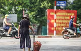 [ẢNH] Hà Nội ngày đầu giãn cách xã hội: Chen nhau đi chợ sớm, vẫn tập thể dục, cắt tóc ngoài đường...