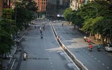 [ẢNH] Hà Nội ngày đầu giãn cách xã hội: Chen nhau đi chợ sớm, vẫn tập thể dục, cắt tóc ngoài đường...