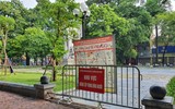 [ẢNH] Hà Nội ngày đầu giãn cách xã hội: Chen nhau đi chợ sớm, vẫn tập thể dục, cắt tóc ngoài đường...
