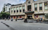 [ẢNH] Hà Nội ngày đầu giãn cách xã hội: Chen nhau đi chợ sớm, vẫn tập thể dục, cắt tóc ngoài đường...