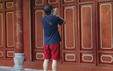 [ẢNH] Hà Nội ngày đầu giãn cách xã hội: Chen nhau đi chợ sớm, vẫn tập thể dục, cắt tóc ngoài đường...