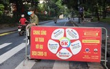 [ẢNH] Hà Nội ngày đầu giãn cách xã hội: Chen nhau đi chợ sớm, vẫn tập thể dục, cắt tóc ngoài đường...