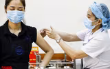 [Ảnh] Nhiều tầng lớp nhân dân Hà Nội được tiêm vaccine phòng Covid-19 trong 