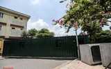 [Ảnh] Thiếu nhân lực, phường dùng container và bê tông làm chốt chặn phương tiện phòng chống dịch Covid-19