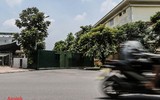 [Ảnh] Thiếu nhân lực, phường dùng container và bê tông làm chốt chặn phương tiện phòng chống dịch Covid-19